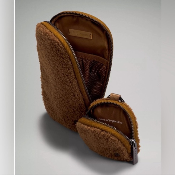 Lululemon MODULAR PHONE CROSSBODY BAG *FLEECE/Fuzzy.NWT - Picture 2 of 6